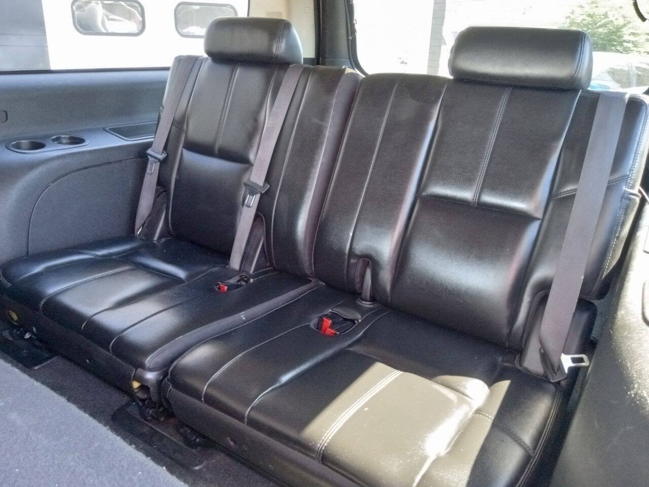 Used 2007 Chevrolet Suburban LTZ w/ LTZ Preferred Equipment Group AWD/4WD image 11