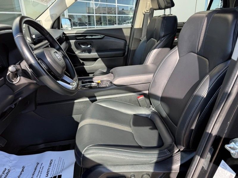 Used 2025 Honda Pilot Touring image 17
