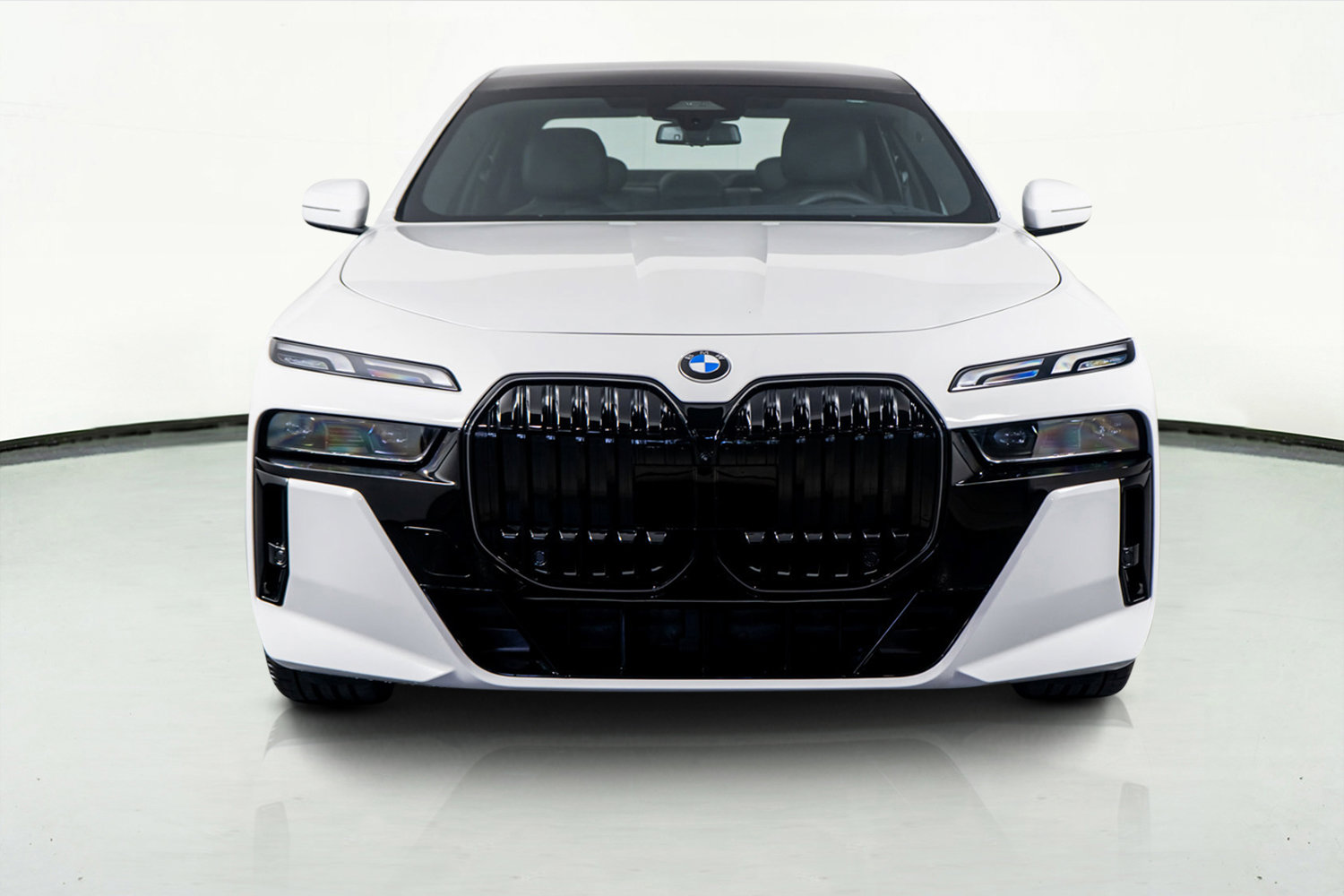 Used 2025 BMW 740i w/ Premium Package RWD image 21