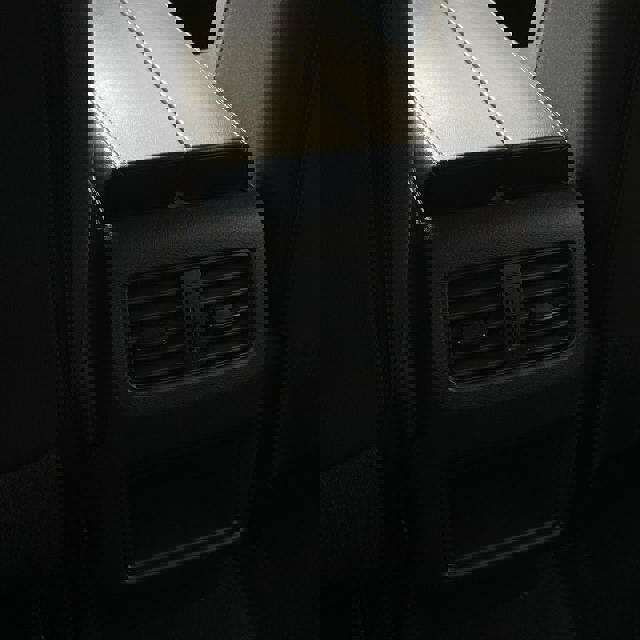 Used 2024 Nissan Rogue S image 24