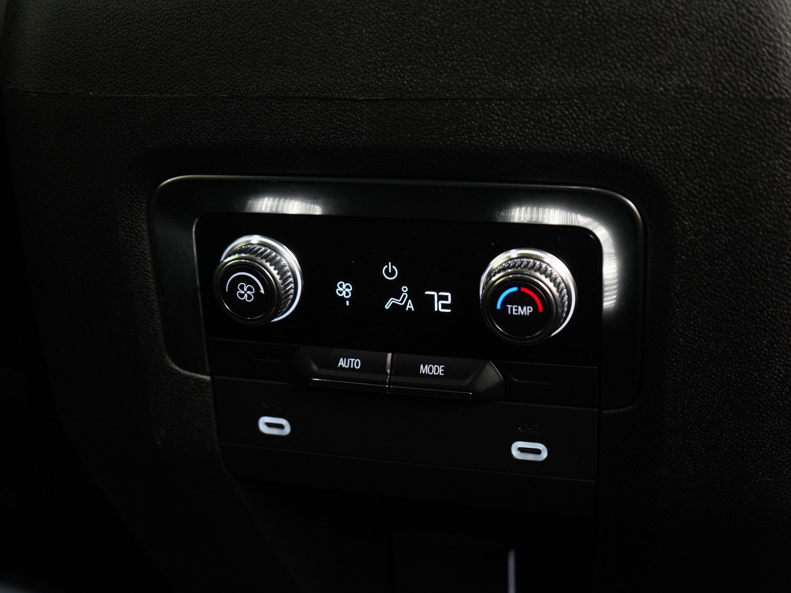 Used 2024 GMC Yukon SLT image 17