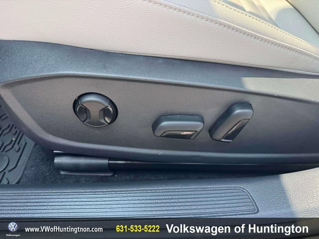 Certified 2023 Volkswagen Jetta SE w/ Panoramic Sunroof Package FWD image 15