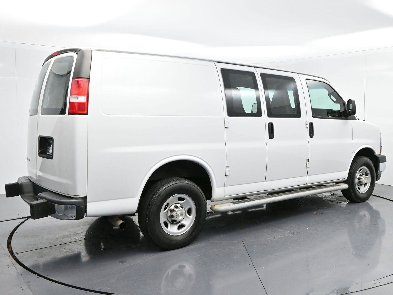 Used 2022 Chevrolet Express 2500 w/ Driver Convenience Package image 7