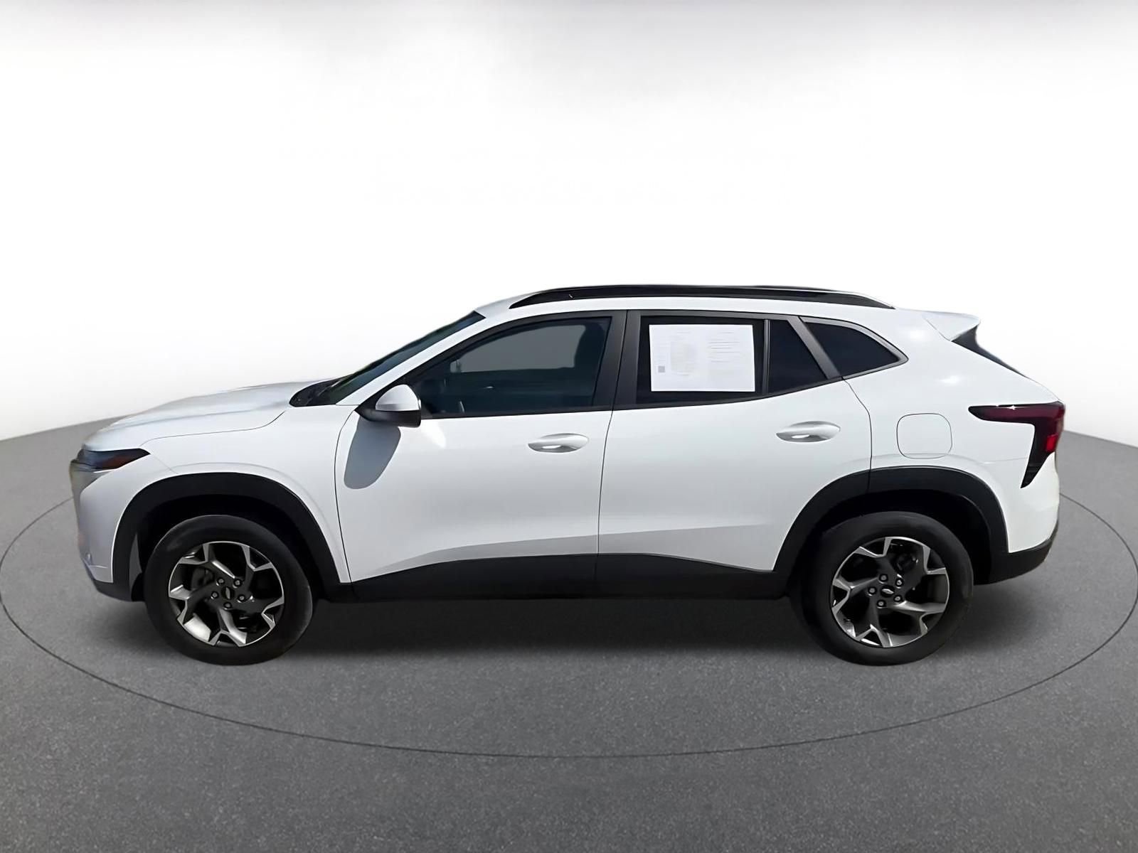 Used 2025 Chevrolet Trax LT image 9