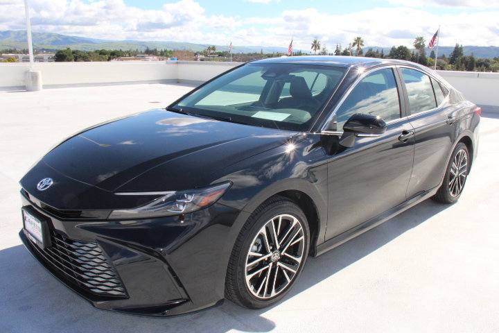 Certified 2025 Toyota Camry XLE image 6