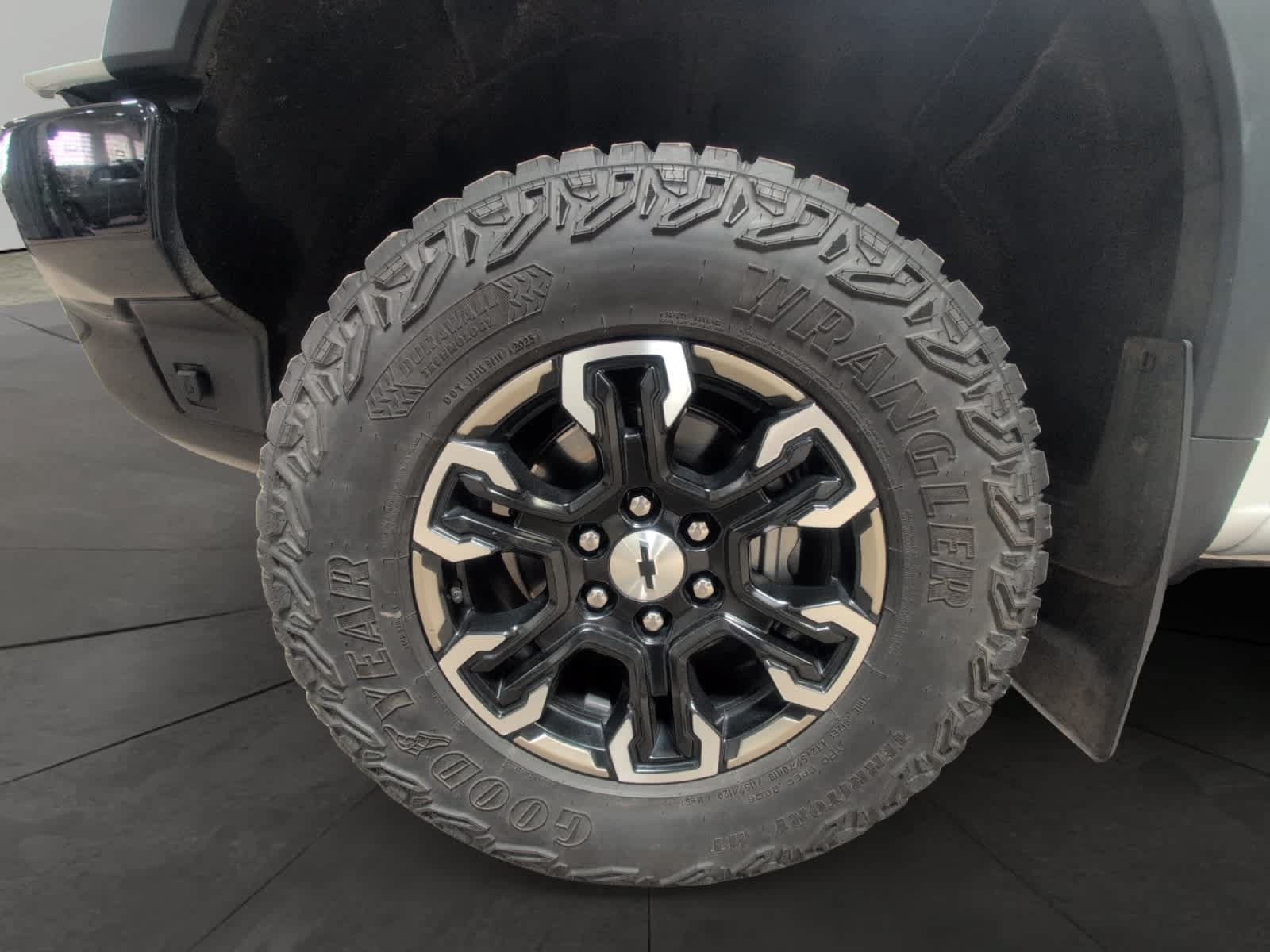 Used 2024 Chevrolet Silverado 1500 ZR2 w/ Technology Package AWD/4WD image 14