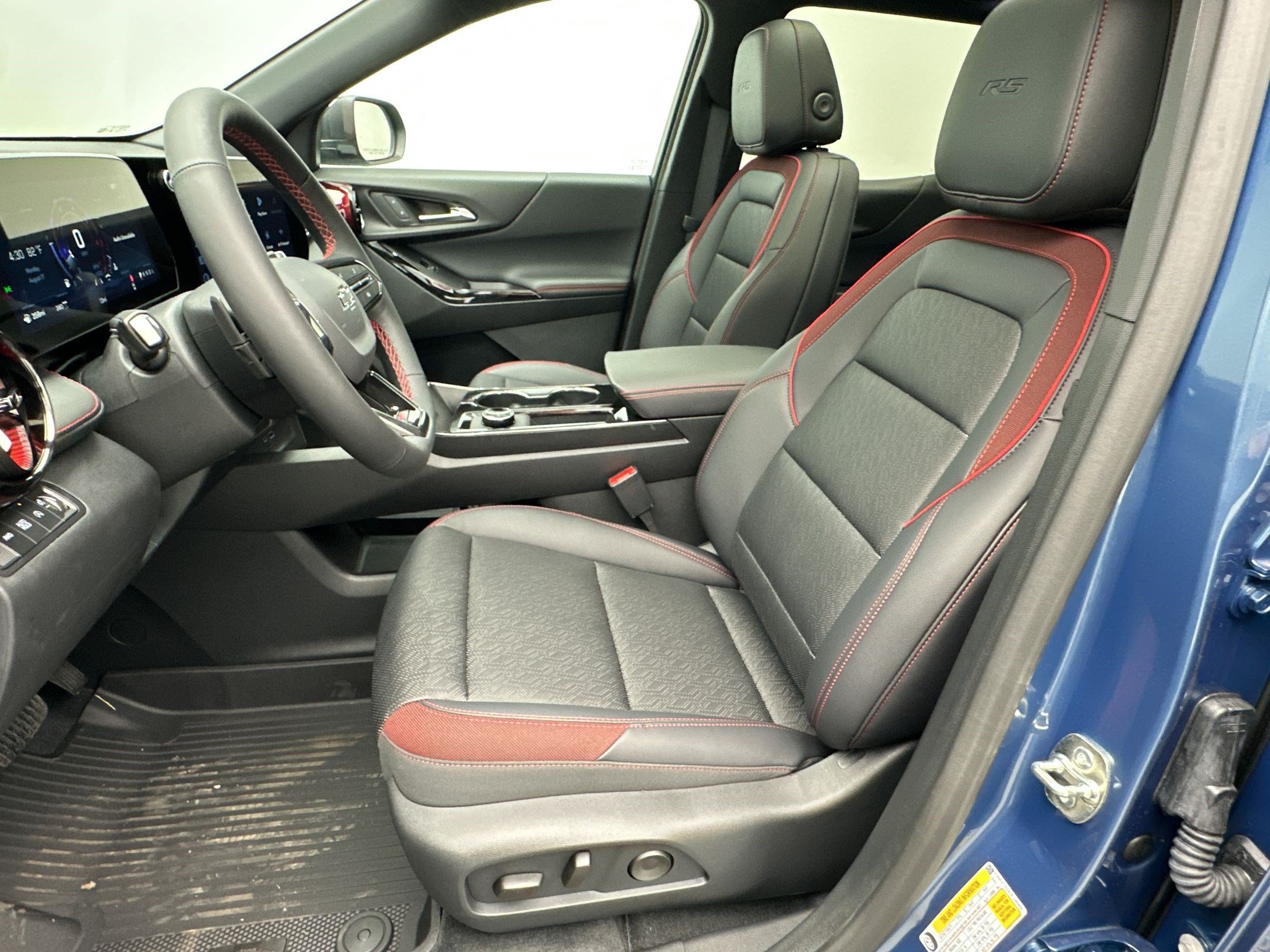 New 2027 Chevrolet Equinox RS w/ LPO, Floor Liner Package AWD/4WD image 5