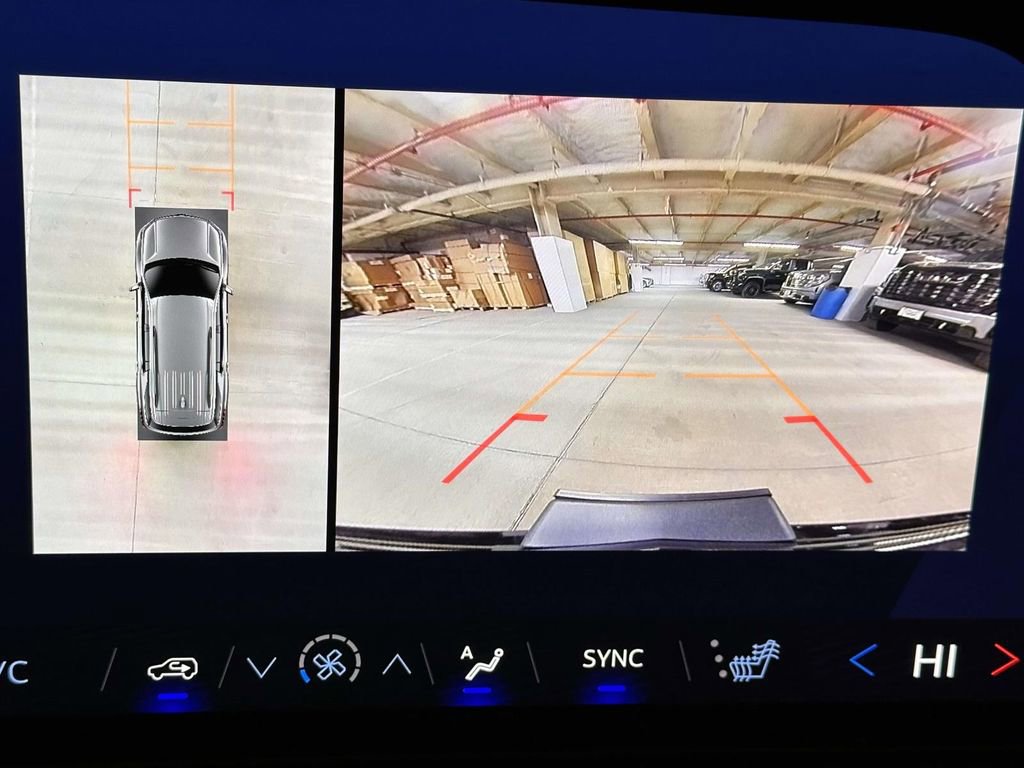 Used 2024 Chevrolet Traverse Z71 image 23