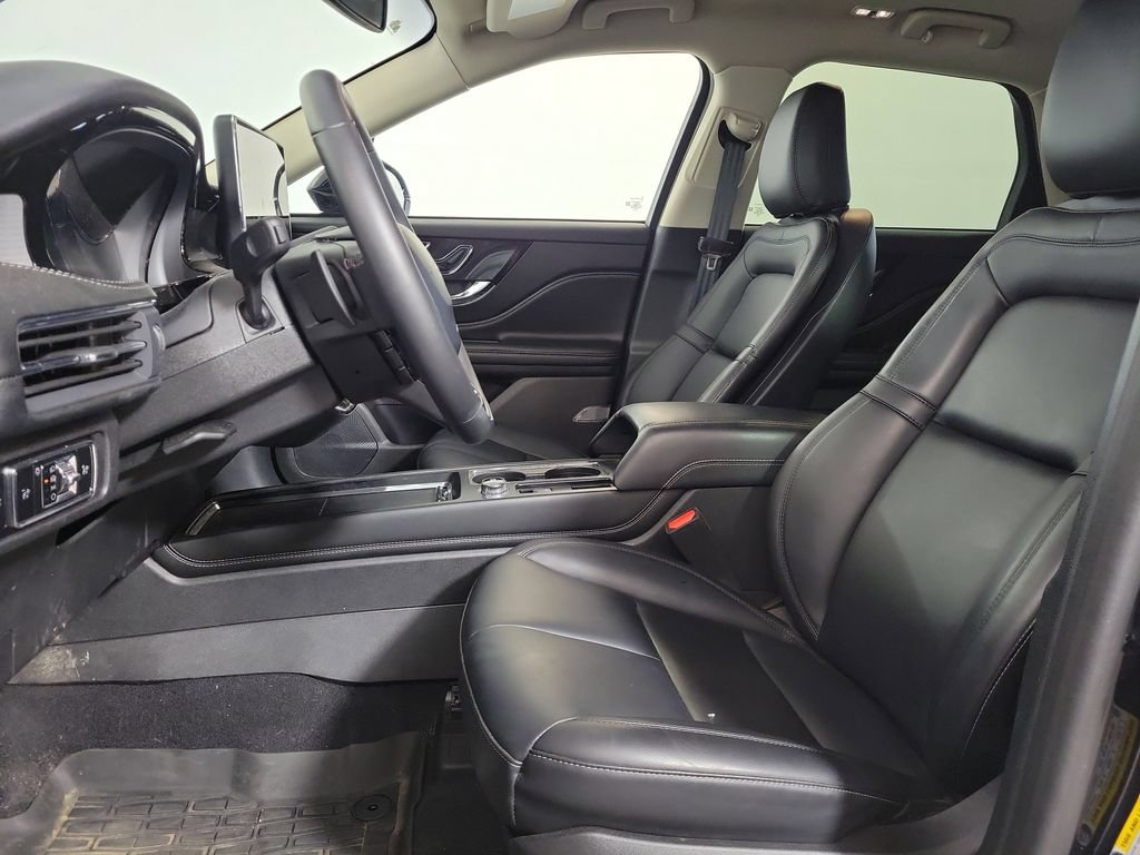 Used 2023 Lincoln Corsair AWD image 12