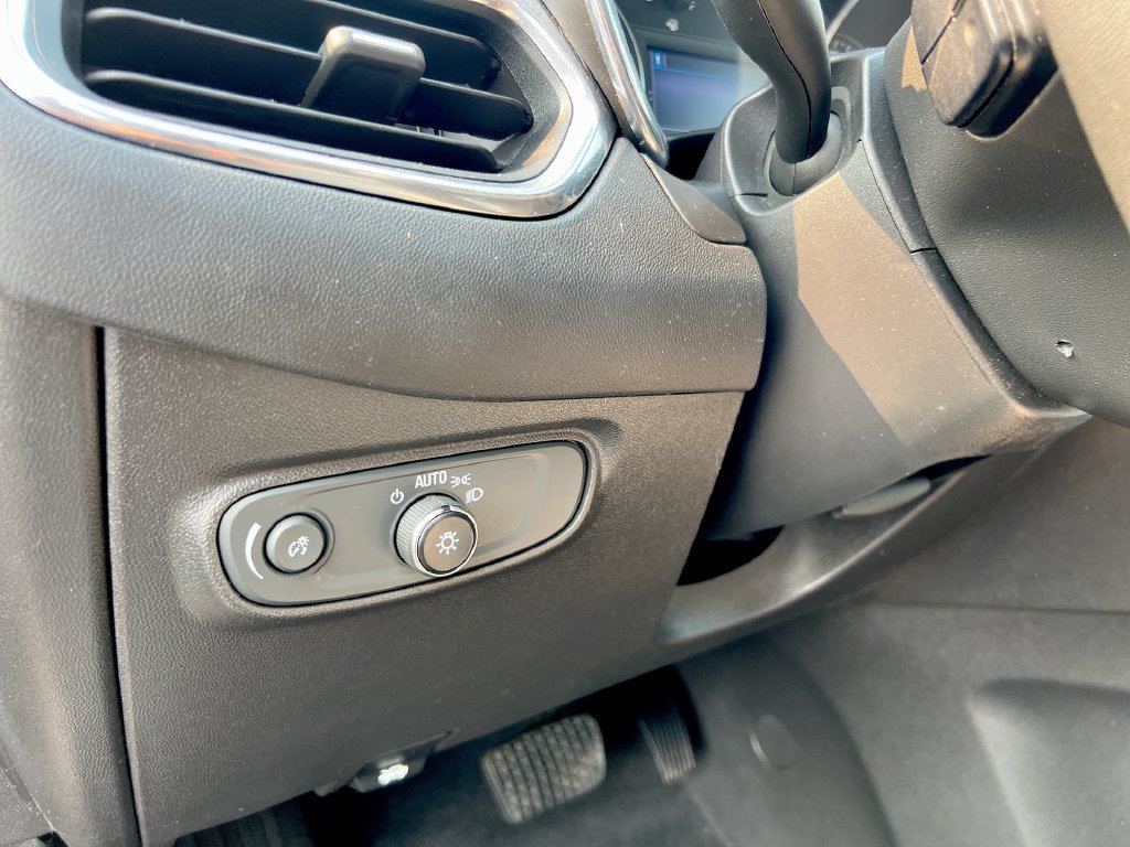 Used 2023 Chevrolet Equinox LT AWD/4WD image 16