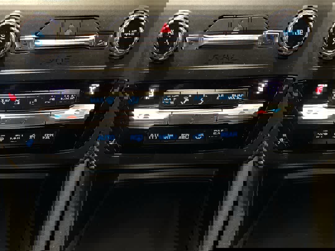 Used 2020 Ford Explorer XLT w/ Comfort Package image 21