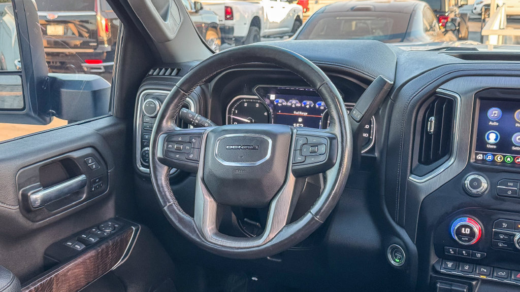 Used 2022 GMC Sierra 2500 Denali w/ Technology Package AWD/4WD image 17
