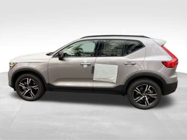New 2026 Volvo XC40 B5 Core image 4