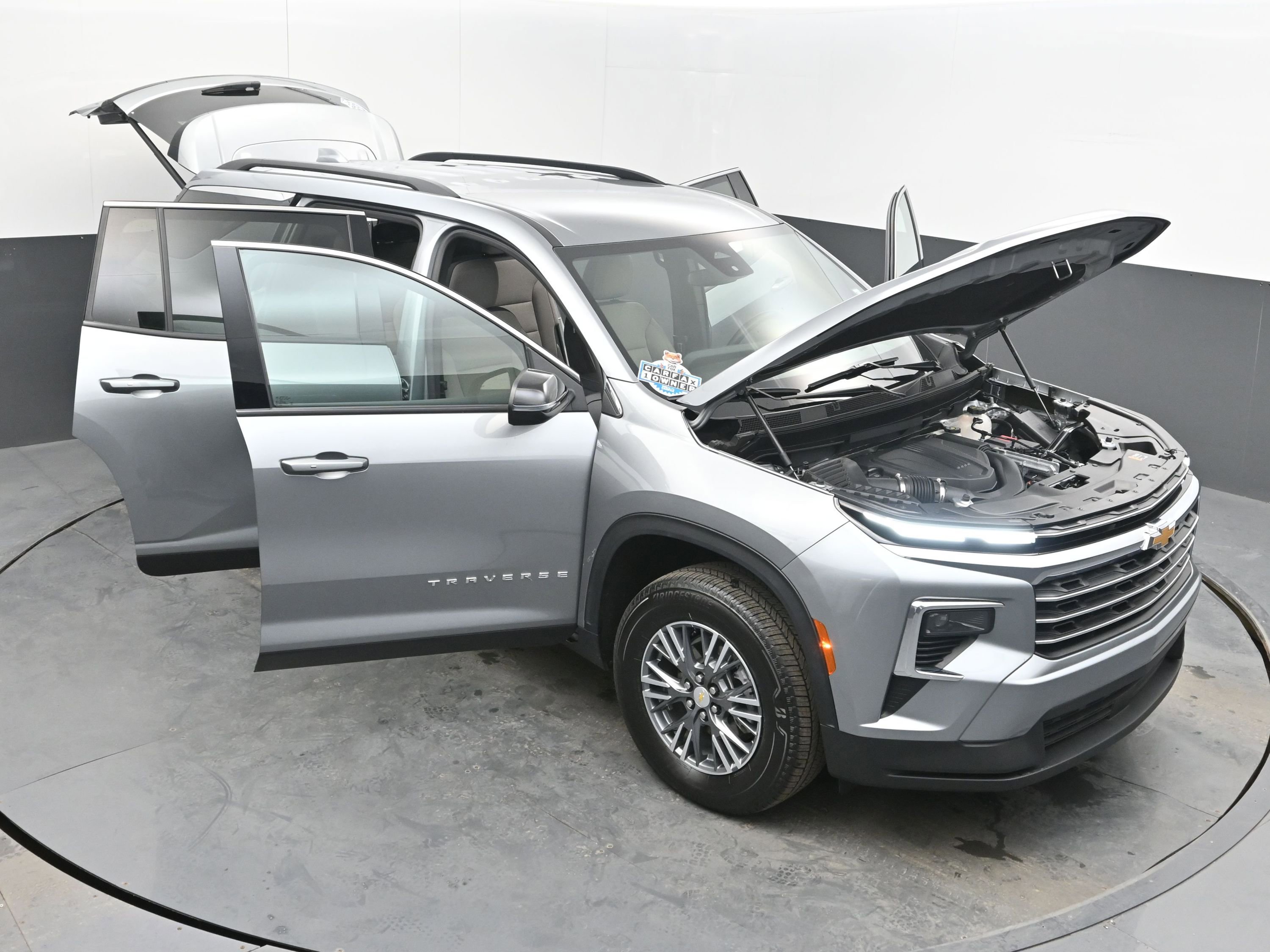 Used 2025 Chevrolet Traverse LT image 39