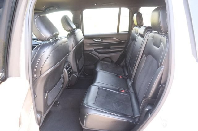 Used 2024 Jeep Grand Cherokee Altitude AWD/4WD image 9