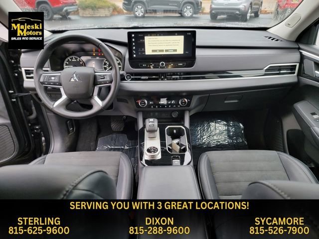 Used 2025 Mitsubishi Outlander SE image 26