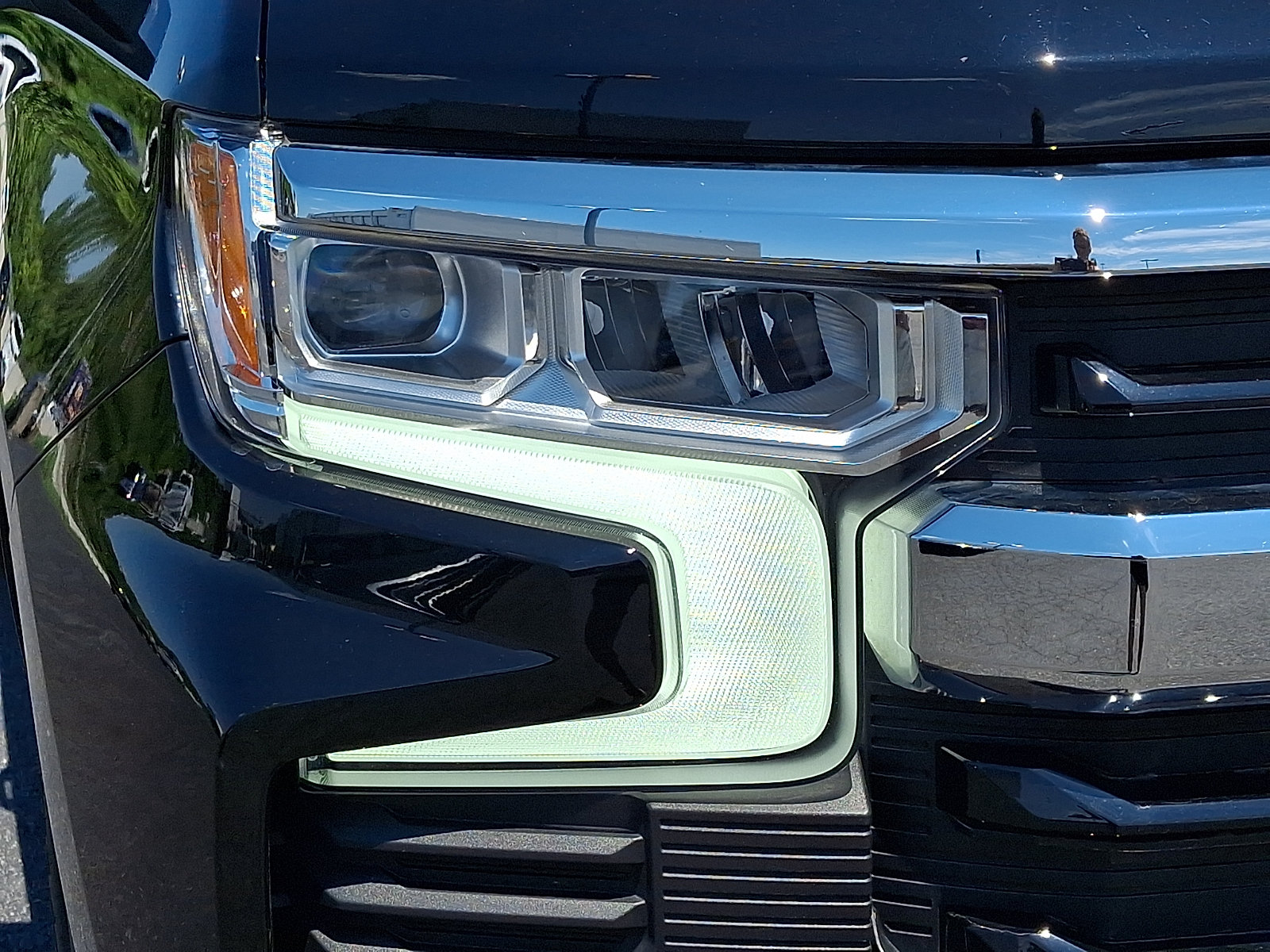 Certified 2024 Chevrolet Silverado 1500 LT AWD/4WD image 9