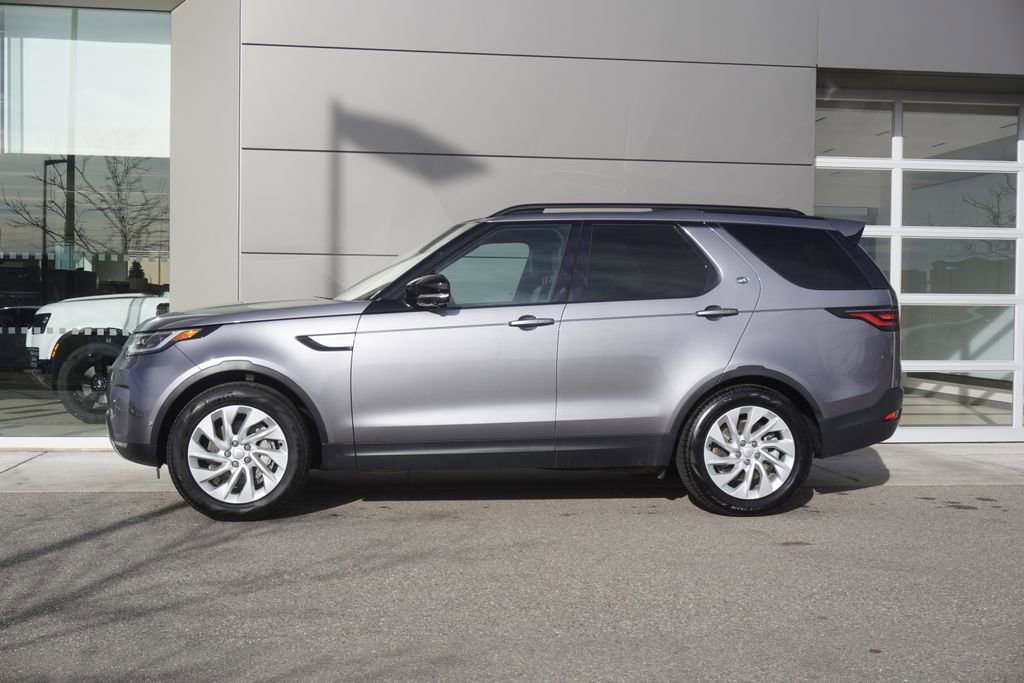 Used 2025 Land Rover Discovery S image 8