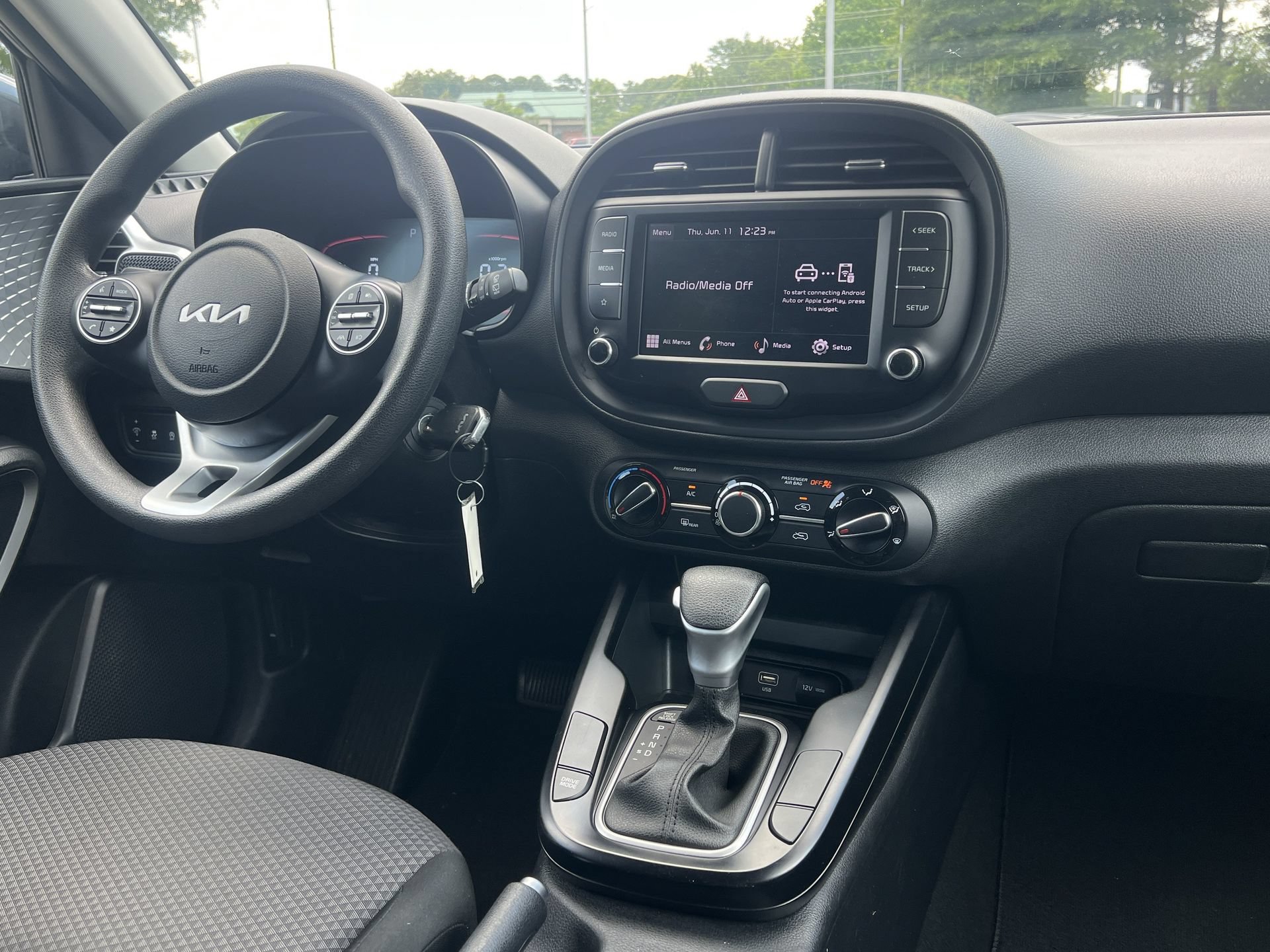 Used 2024 Kia Soul LX w/ Option Group 015 FWD image 3