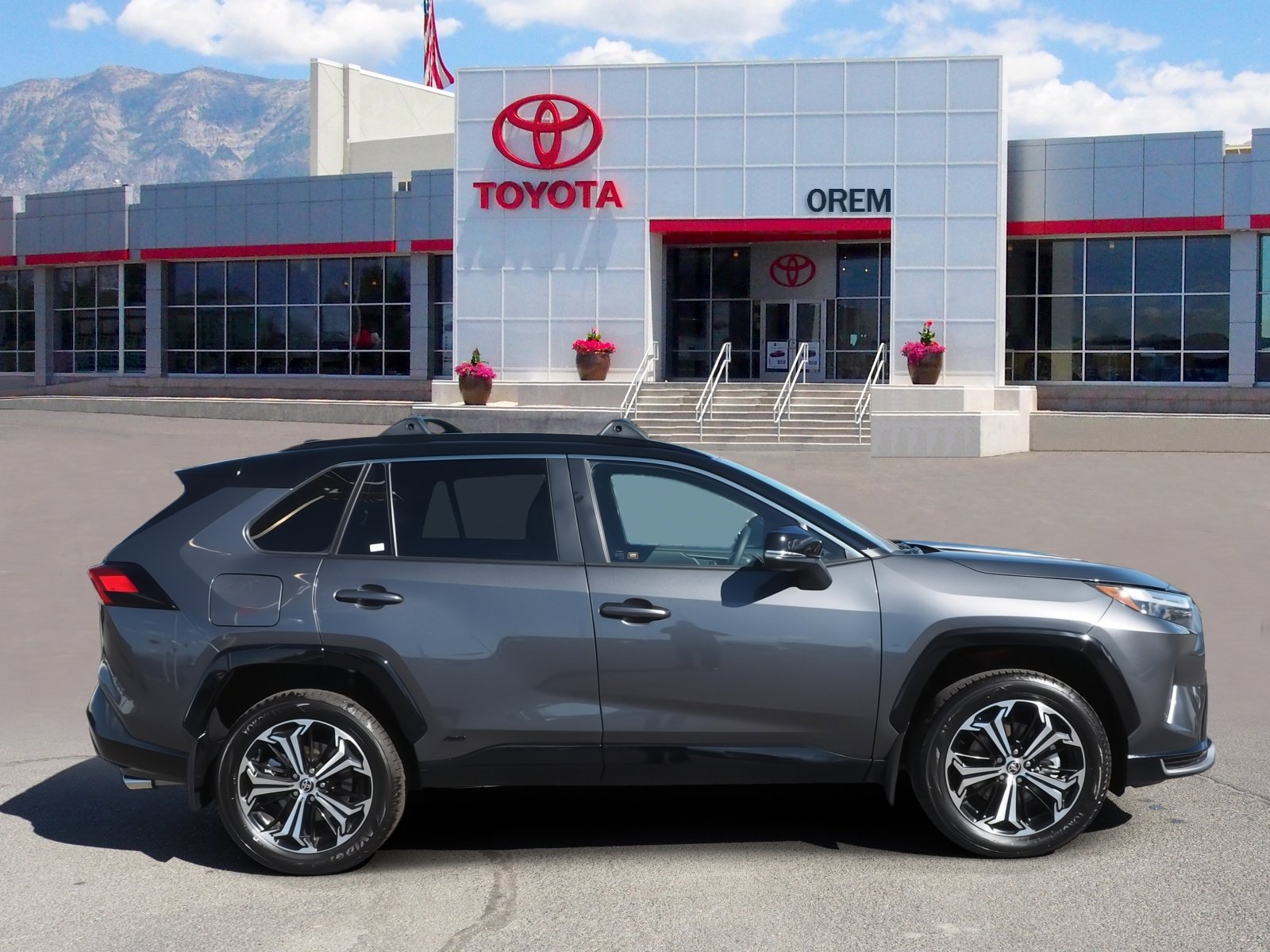 Used 2025 Toyota RAV4 XSE image 3