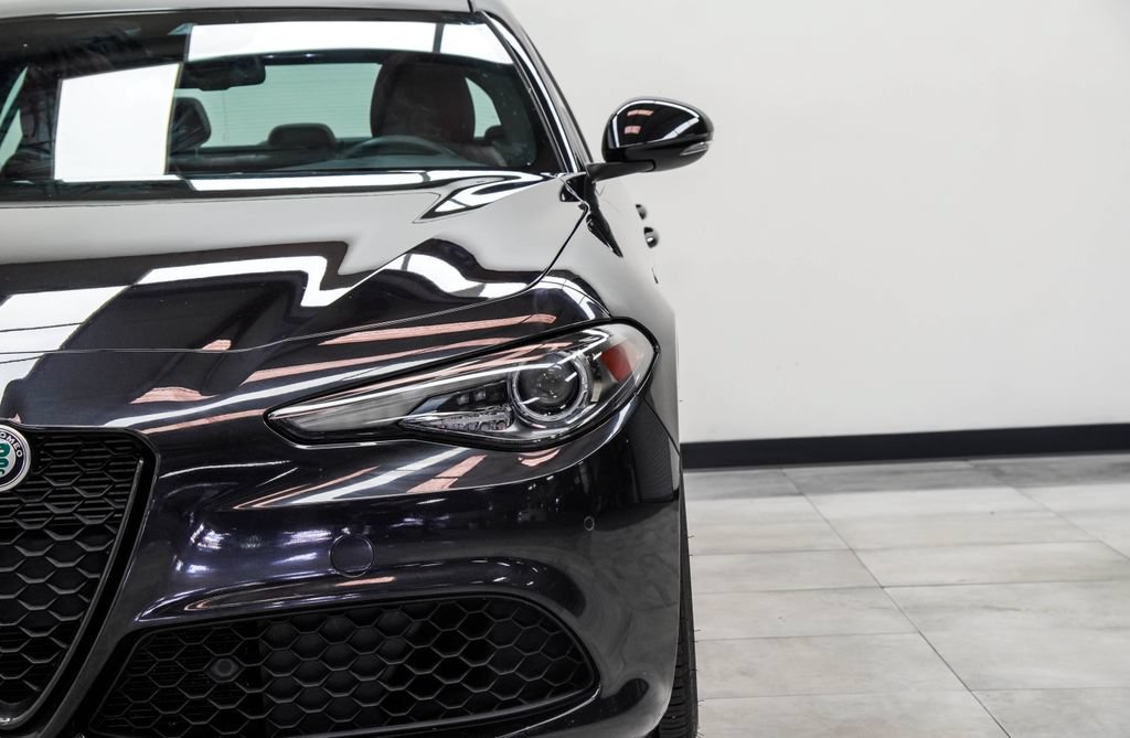 Used 2023 Alfa Romeo Giulia Veloce RWD image 4