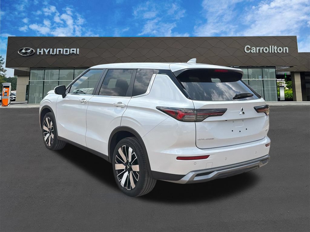 Used 2025 Mitsubishi Outlander SE FWD image 7