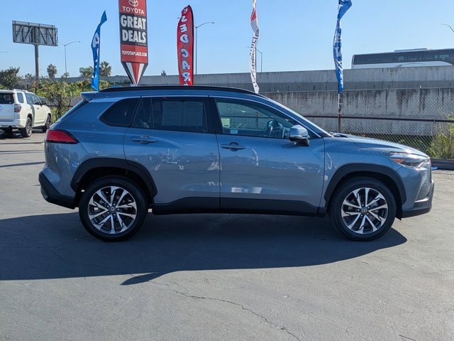 Used 2023 Toyota Corolla Cross XLE image 4
