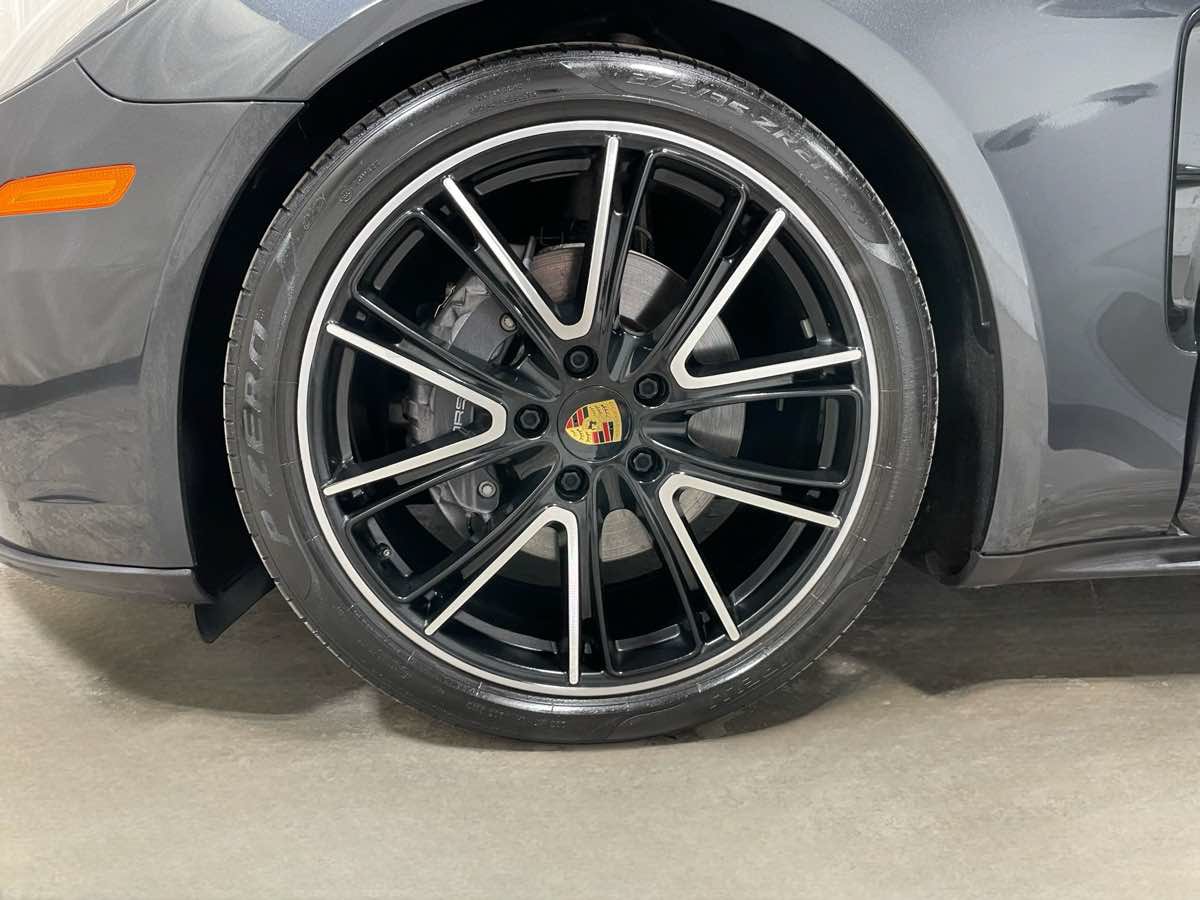 Used 2018 Porsche Panamera 4 w/ Premium Package AWD/4WD image 6