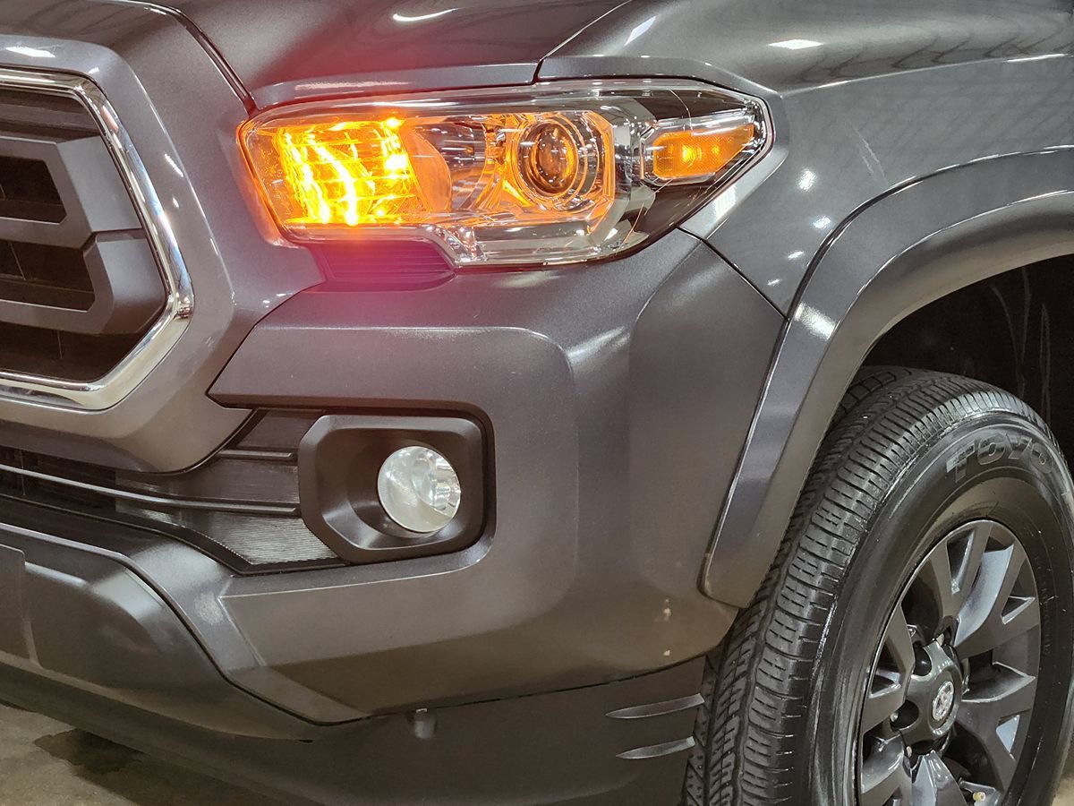 Used 2022 Toyota Tacoma SR5 RWD image 13
