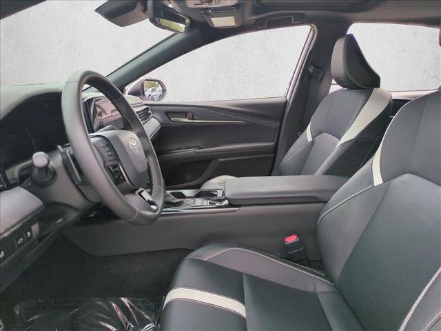 Used 2025 Toyota Camry SE w/ Convenience Package FWD image 17