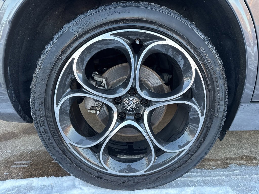 Used 2023 Alfa Romeo Stelvio Ti image 16