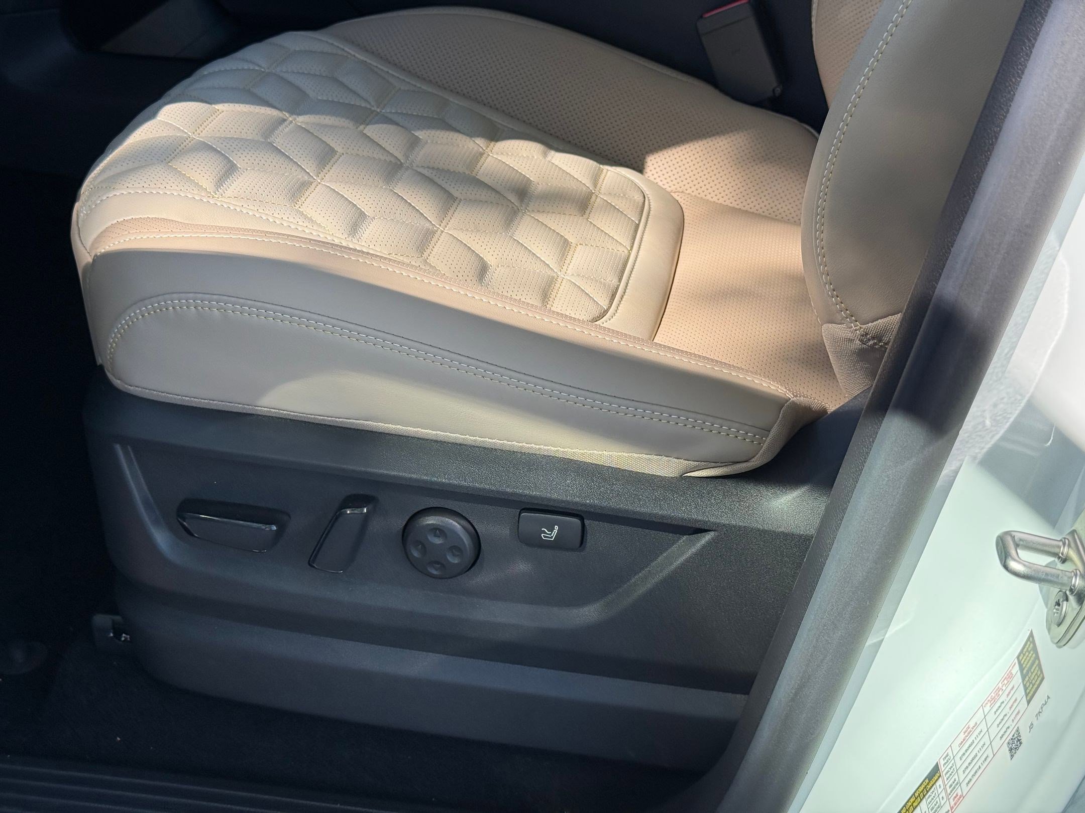 New 2026 Nissan Armada Platinum Reserve image 4