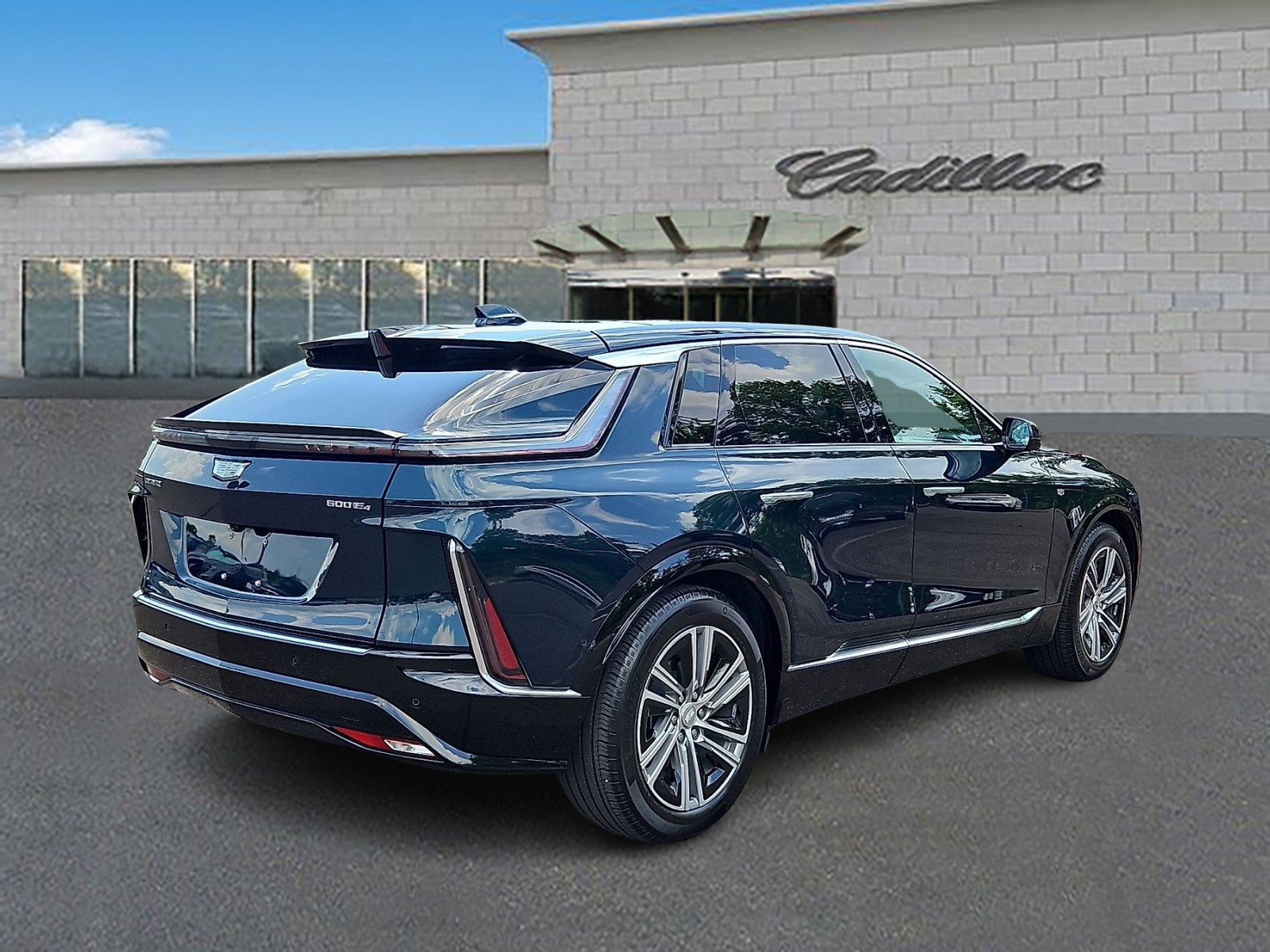 Certified 2024 Cadillac Lyriq Luxury w/ LPO, Floor Liner Package AWD/4WD image 4