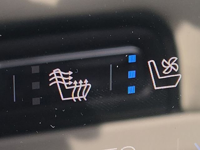 New 2026 GMC Yukon XL Denali w/ Denali Reserve Package image 8