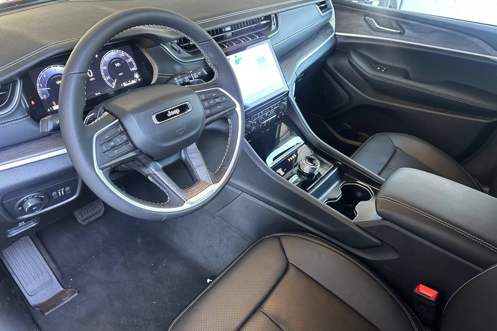 New 2025 Jeep Grand Cherokee Limited w/ Luxury Tech Group II AWD/4WD image 11