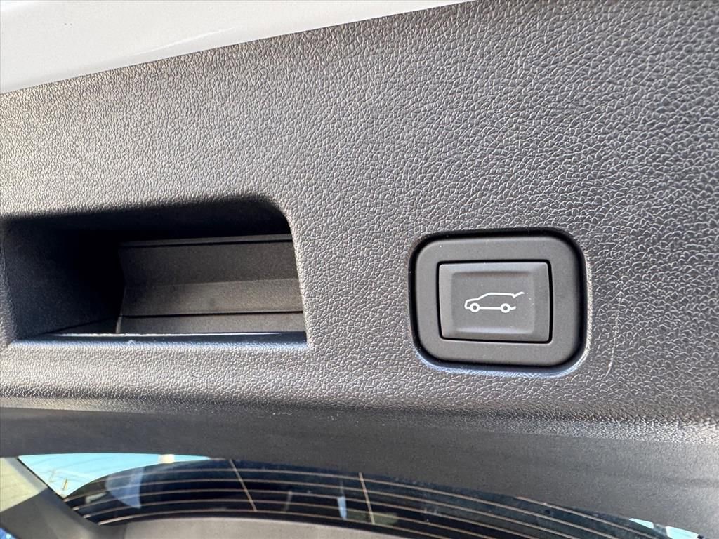 New 2026 Chevrolet Traverse High Country w/ LPO, Floor Liner Package image 8