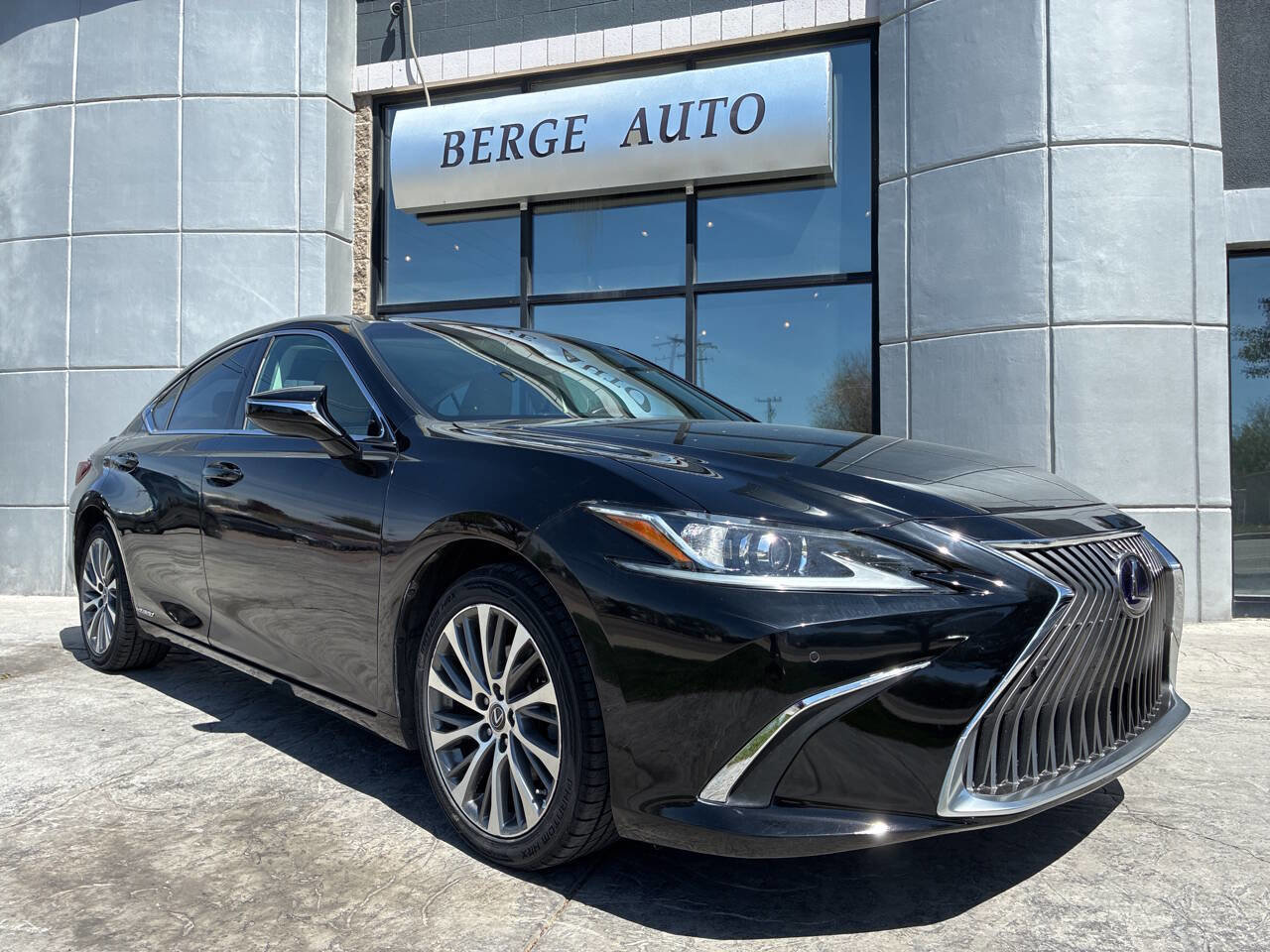 Used 2020 Lexus ES 300h w/ Premium Package FWD image 1