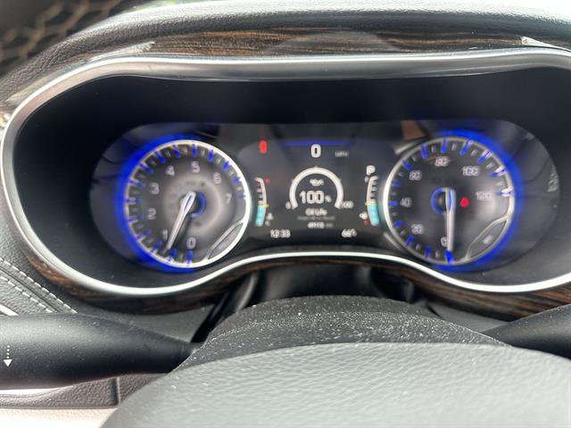 Used 2024 Chrysler Pacifica Limited FWD image 35