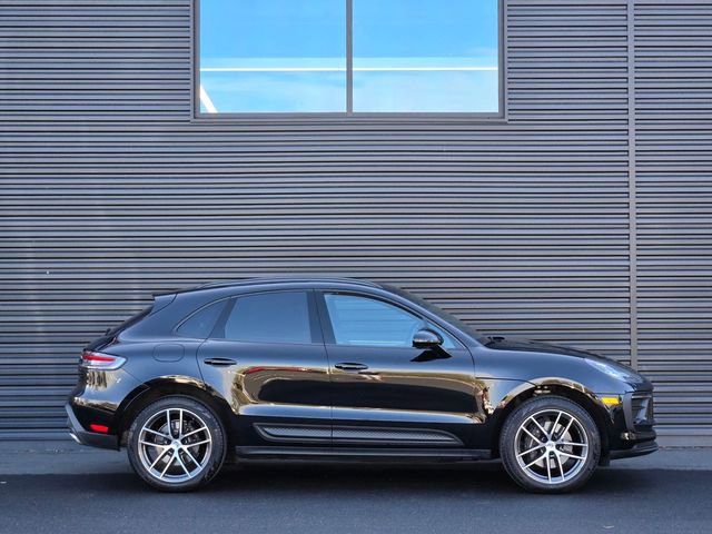 Used 2025 Porsche Macan image 8