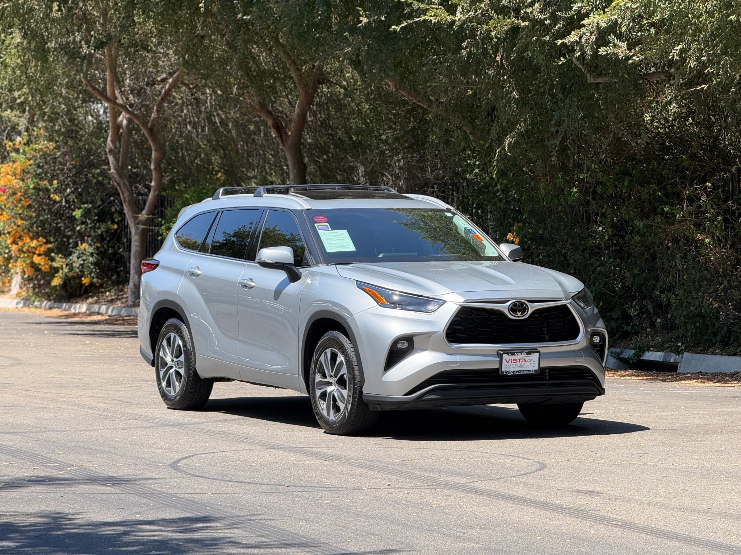 Used 2022 Toyota Highlander XLE FWD image 7