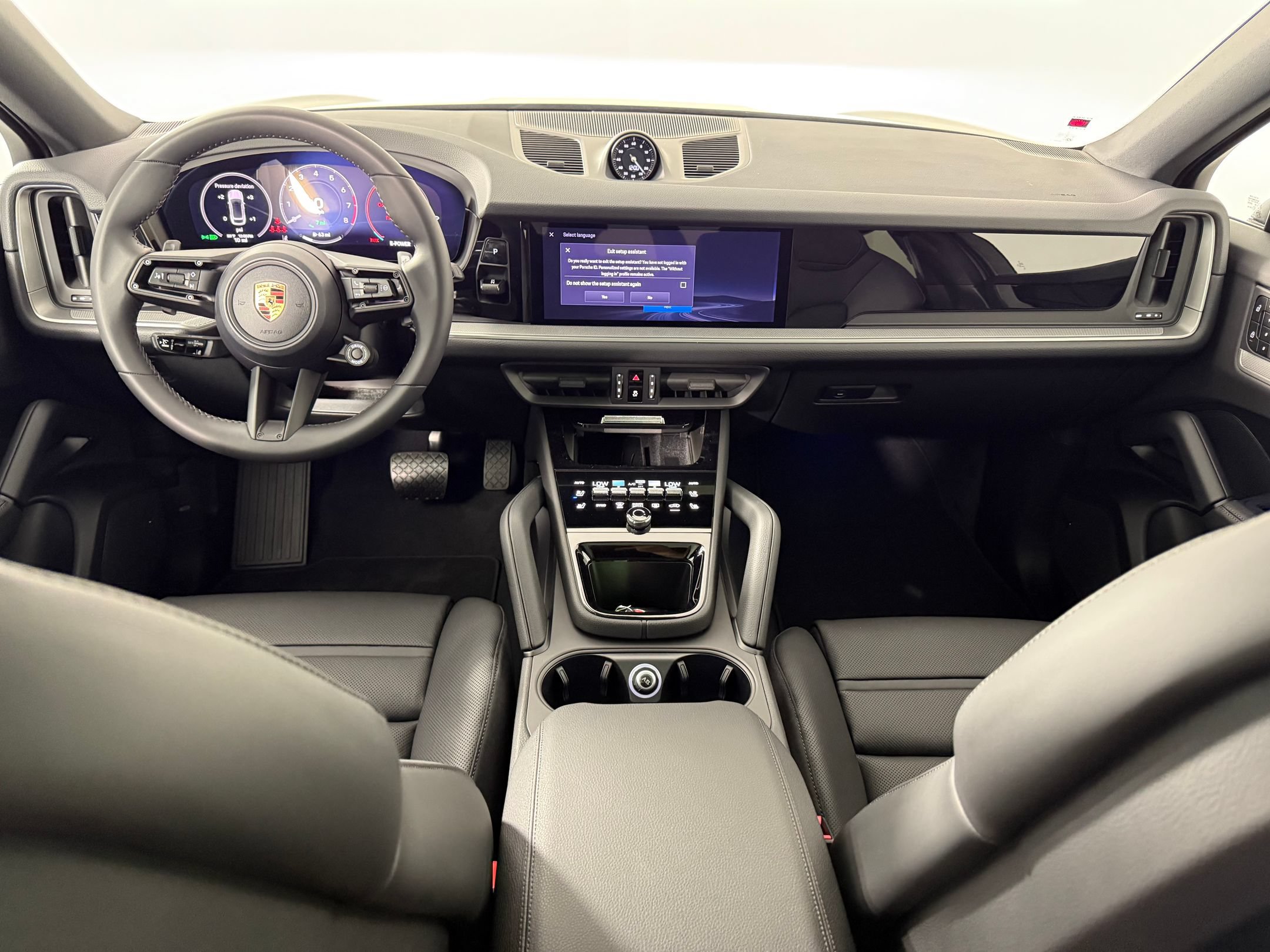 Certified 2026 Porsche Cayenne E-Hybrid Coupe AWD/4WD image 18