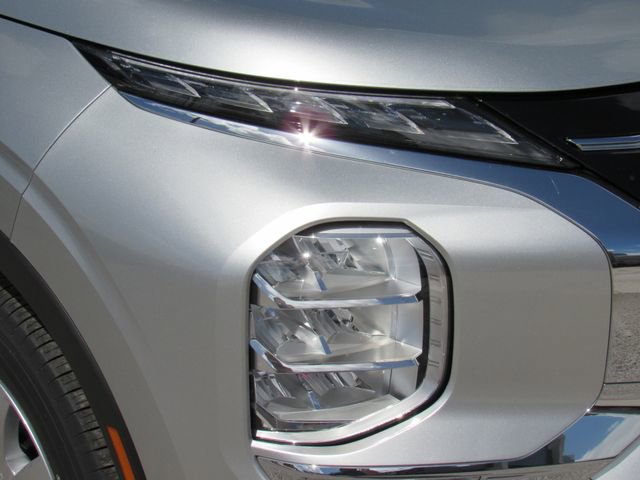 New 2026 Mitsubishi Outlander ES image 9