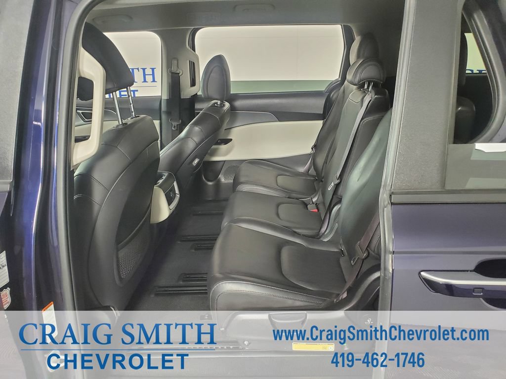 Used 2024 Kia Carnival LX FWD image 14