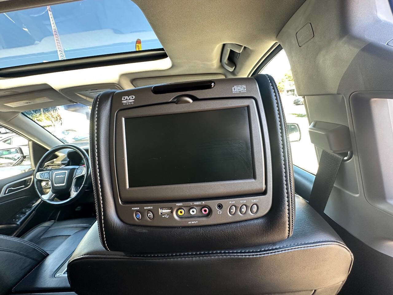 Used 2018 GMC Yukon Denali image 28