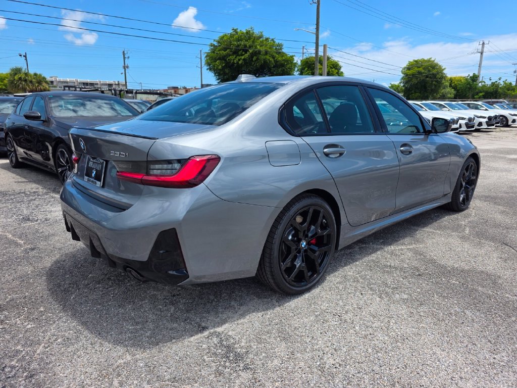 New 2026 BMW 330i Sedan w/ M Sport Package RWD image 4