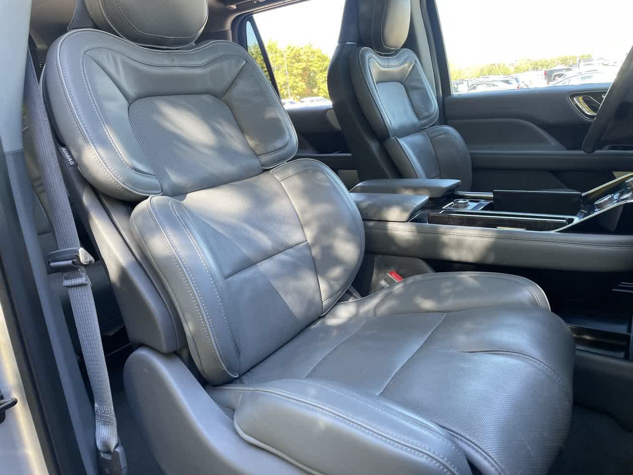 Used 2019 Lincoln Navigator Reserve AWD/4WD image 14
