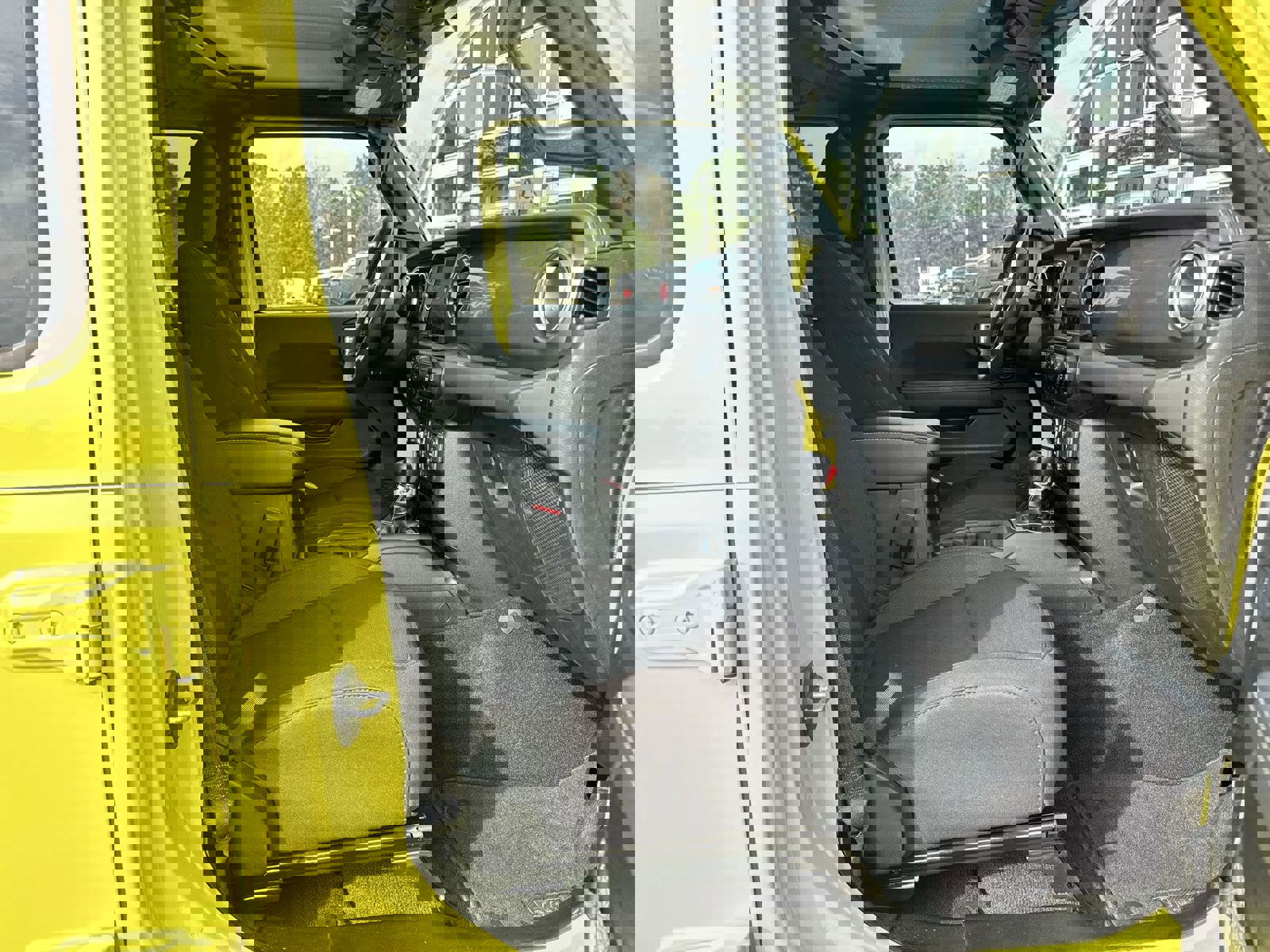 Used 2023 Jeep Wrangler Sahara image 31