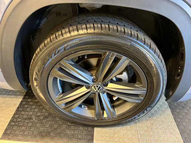 Certified 2021 Volkswagen Atlas Cross Sport SE w/ Panoramic Sunroof Package FWD image 10