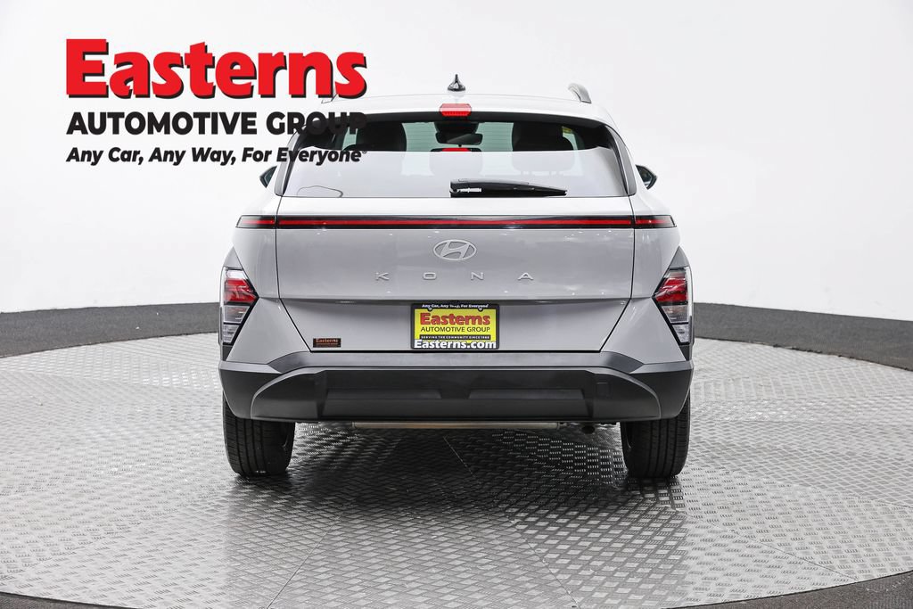 Used 2025 Hyundai Kona SEL FWD image 6