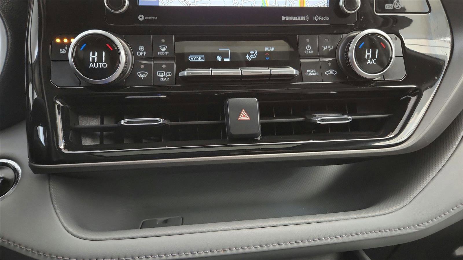 Certified 2022 Toyota Highlander XLE image 44